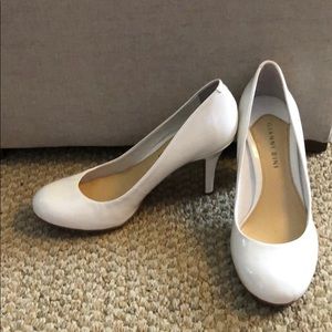 Like New Gianni Bini White Pumps